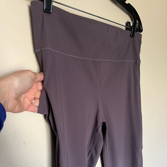 Vuori Stride Leggings in Brown/Hazel with Pockets - Picture 2 of 4